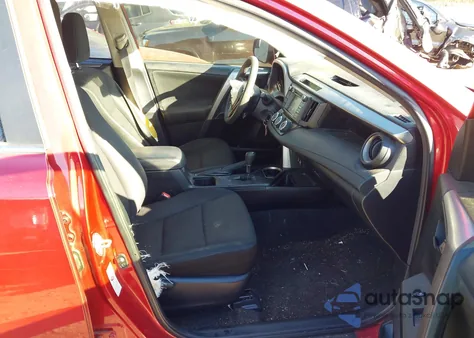 2017 Toyota Rav4 Le z USA, uszkodzony, nr VIN JTMZFREV9HJ120142